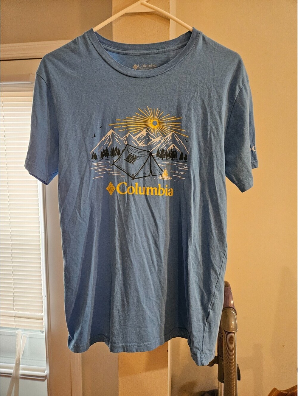 Columbia TShirt Mens Size Medium Logo Top Tee Short Sleeve Camping Blue